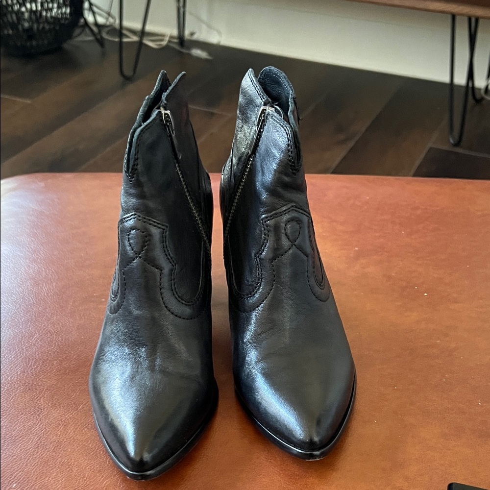 Ladies Frye Rene Short Boot